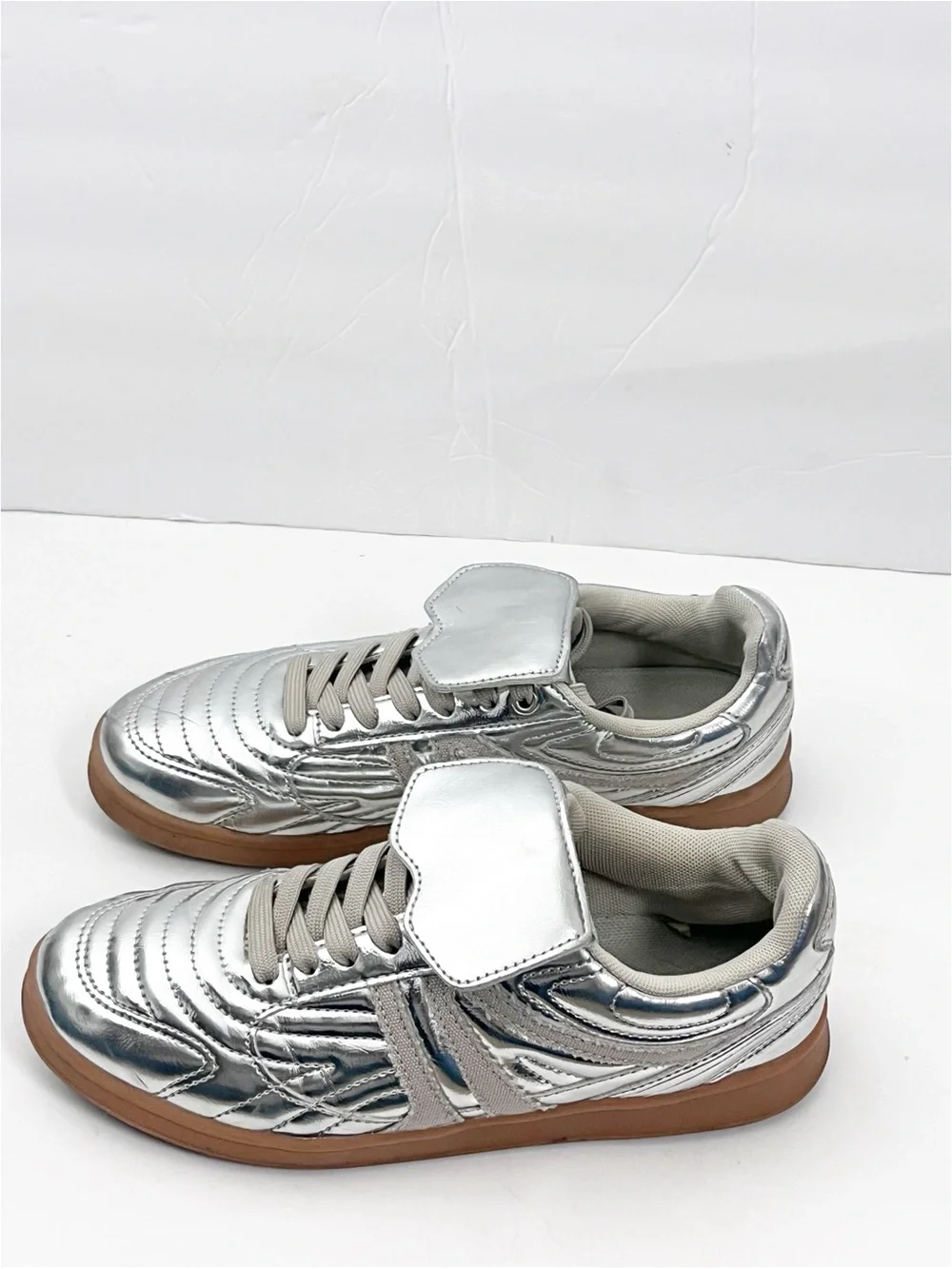 STEVE MADDEN Madrid Silver Metallic Lace Up Sneakers Shoes Size 7.5 Retro Casual